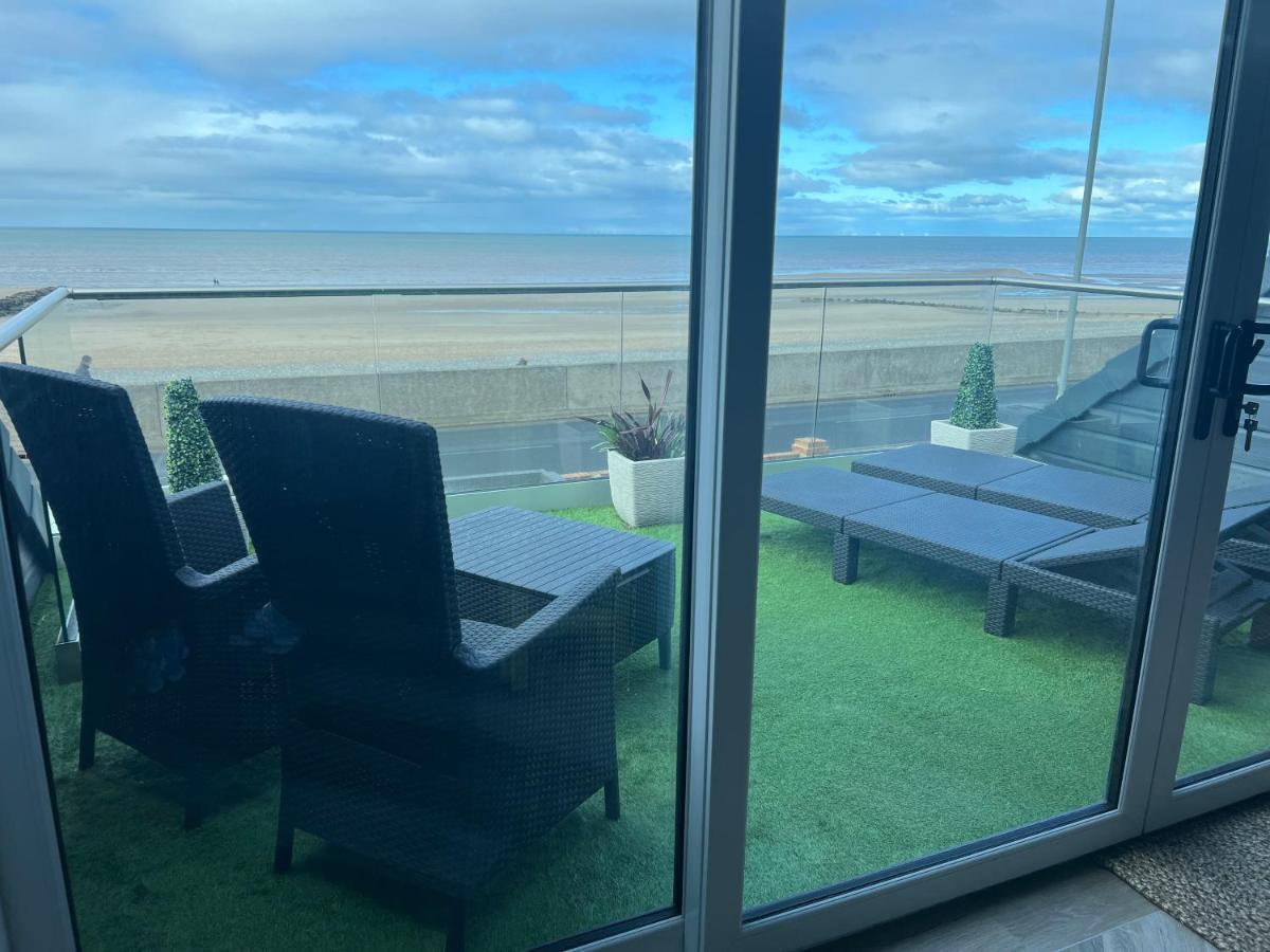 Beach View Apartment With Balcony And Sea View - Pet Friendly Cleveleys Exterior photo