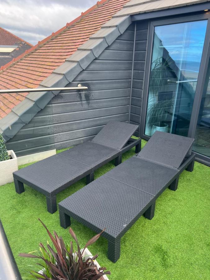 Beach View Apartment With Balcony And Sea View - Pet Friendly Cleveleys Exterior photo